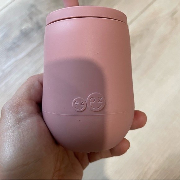 EZPZ Toddler Mini Cup & Straw + tiny cups - Picture 2 of 4